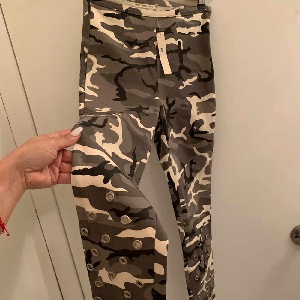Camouflage skinny pant Size small